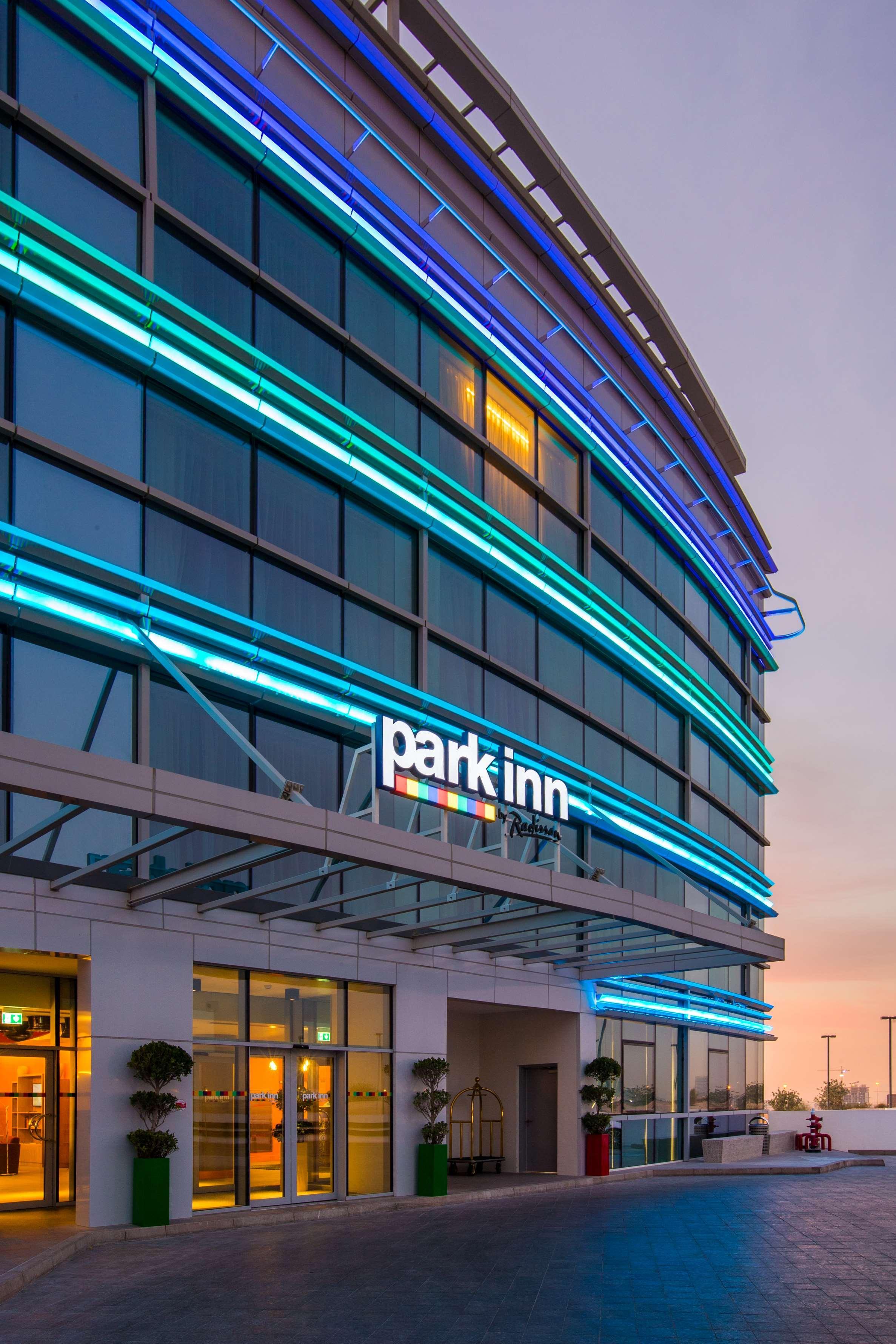 Park Inn By Radisson Dubai Motor City Exteriör bild